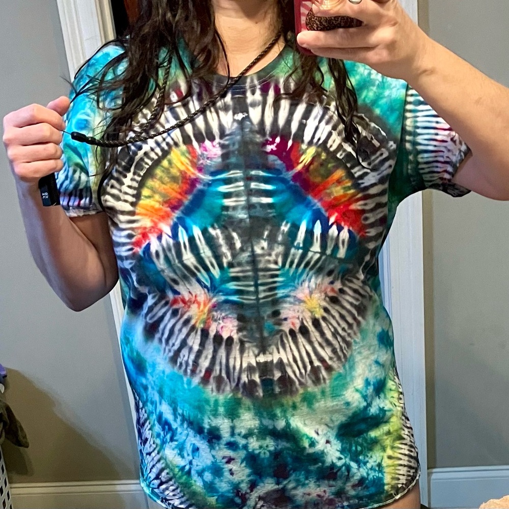 Tie Dye T Shirt size XL Unisex FOTL premium cotton t “ Earthy Peace Sign” NWT